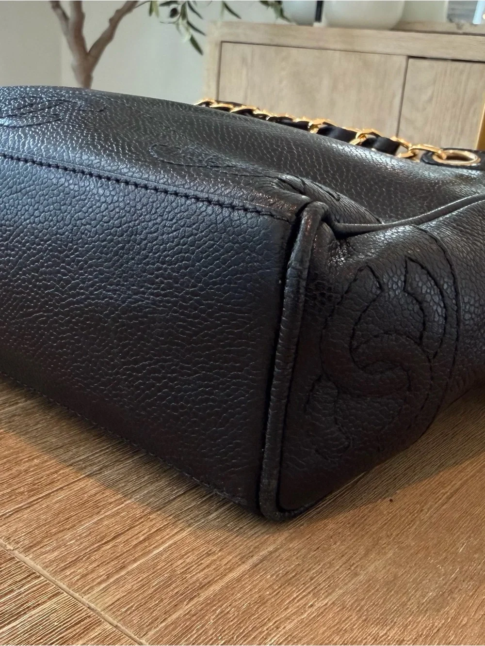 CHANEL Black caviar Leather Shoulder Bag tote with Gold Chain Accents